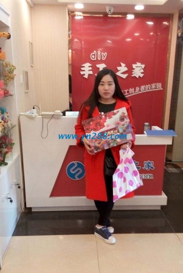 邯鄲永年化妝品店趙女士親自來(lái)手工活之家總部考察，欲兼職做手工活(圖1)