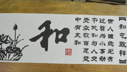 5月18日，手工活接單平臺(tái)，可靠的手工活外發(fā)，零工經(jīng)濟(jì)下，手工之家的珠繡串珠手工活怎么樣？圖為勵(lì)志珠珠繡手工成品剪影