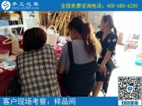 7月12日，能賺錢的手工活，可以在家做的手工活就是珠繡手工活外發(fā)，手工之家接待考察加工客戶剪影